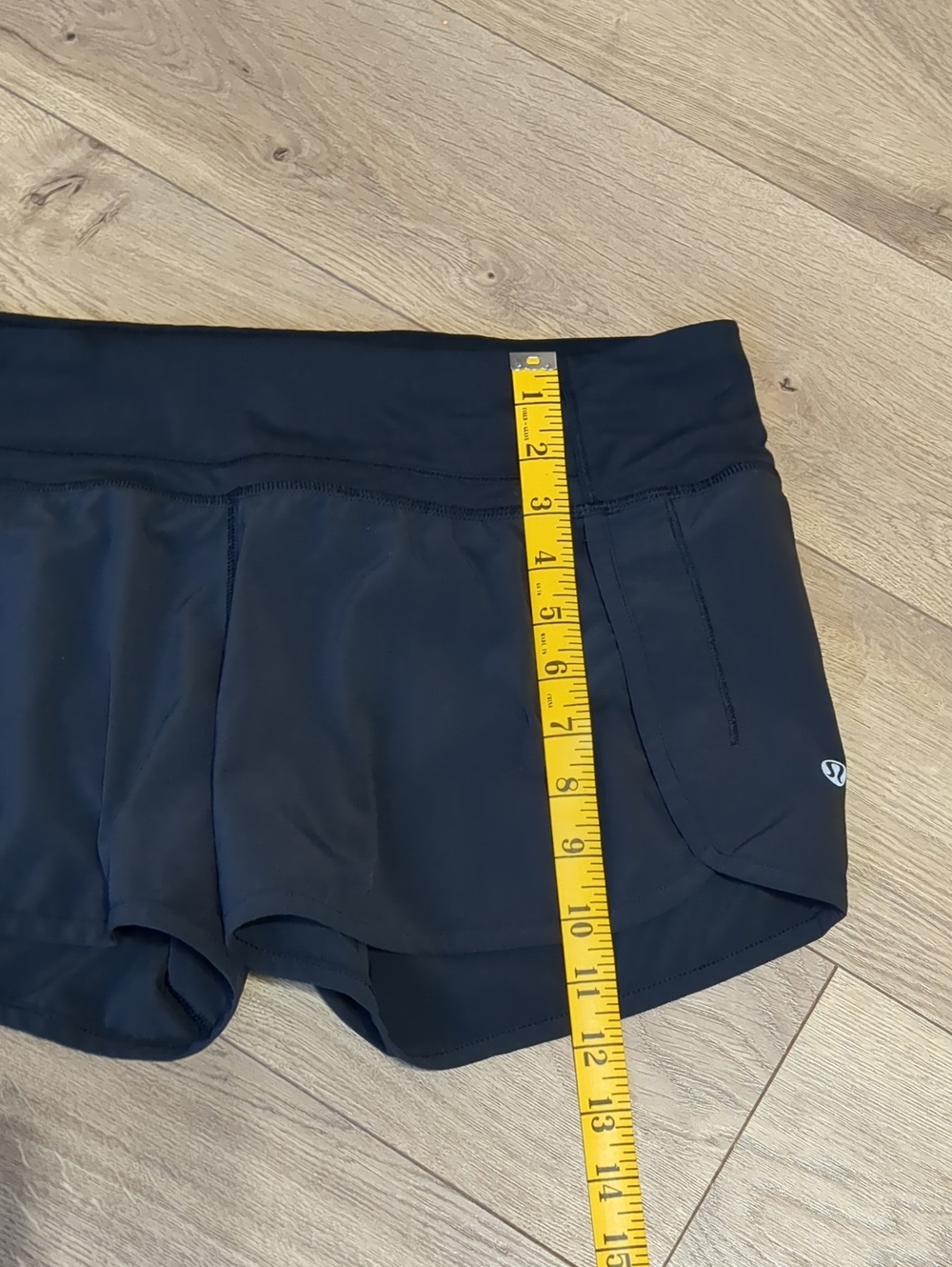 Lululemon Athletica shorts black pocket Size 8 - Picture 5 of 9
